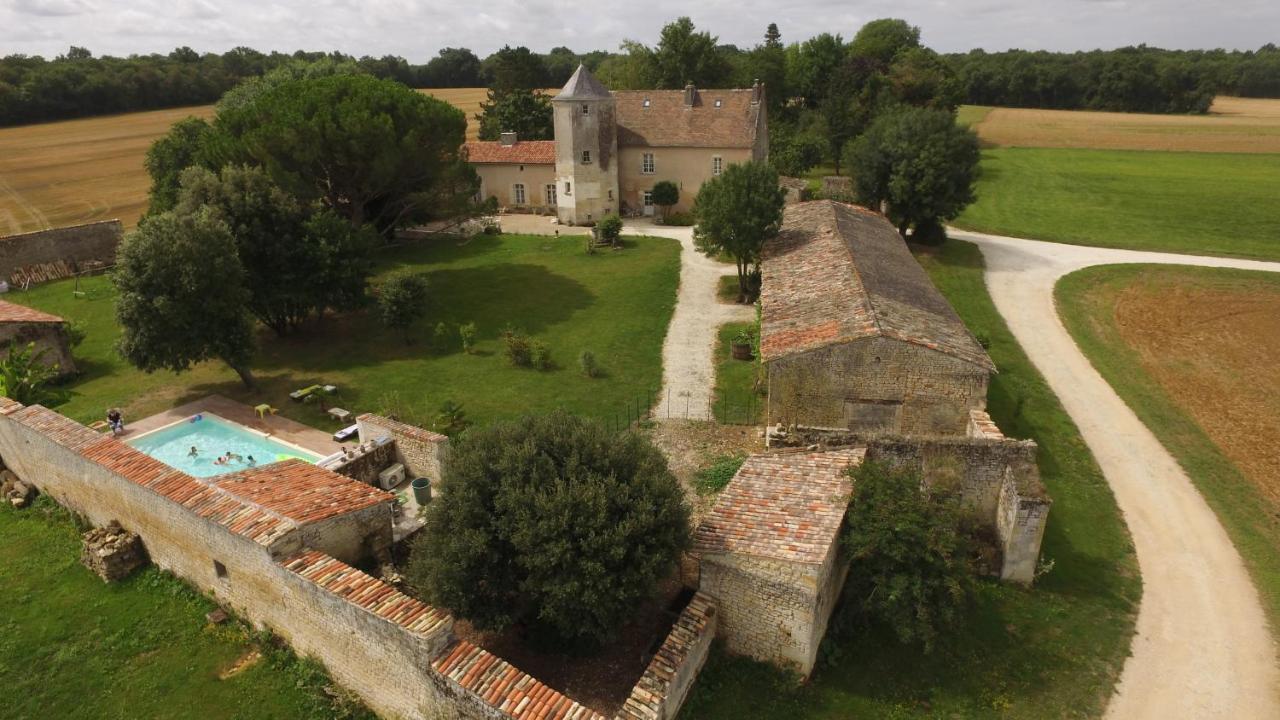 Gite Du Chateau De Pernan Avy Eksteriør bilde