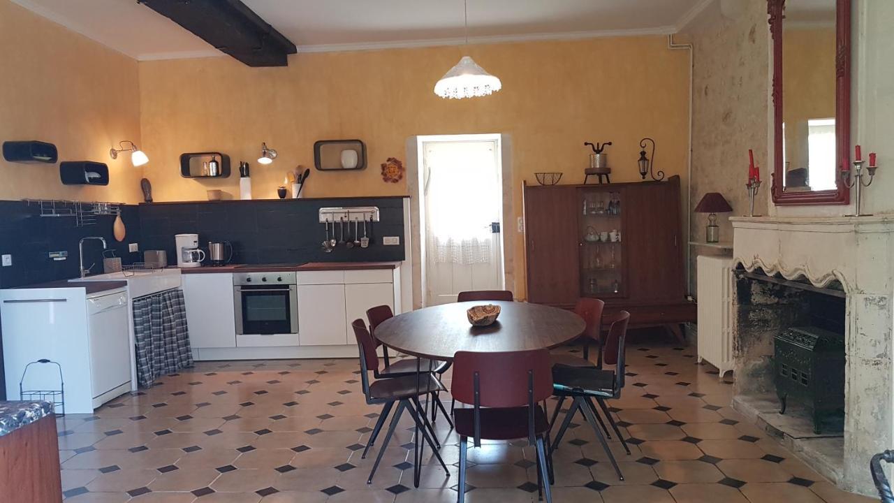 Gite Du Chateau De Pernan Avy Eksteriør bilde
